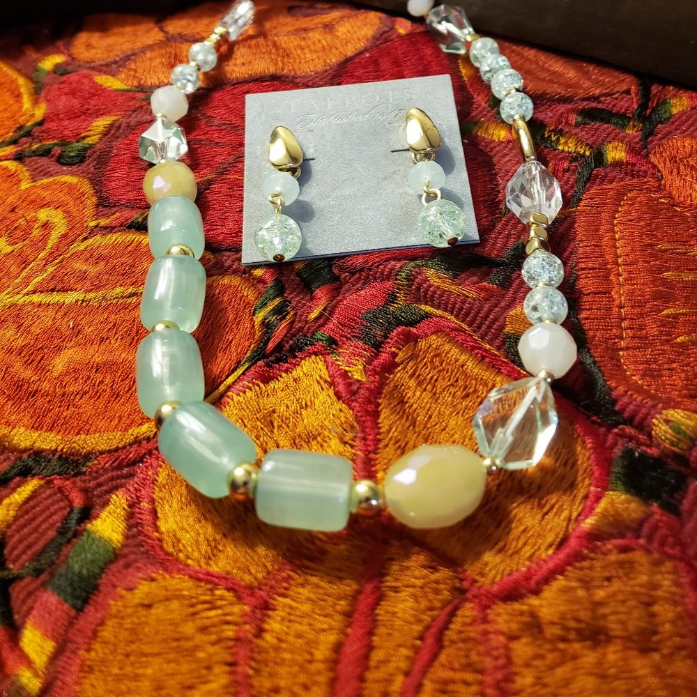 Jade green single strand beaded necklace ONLY